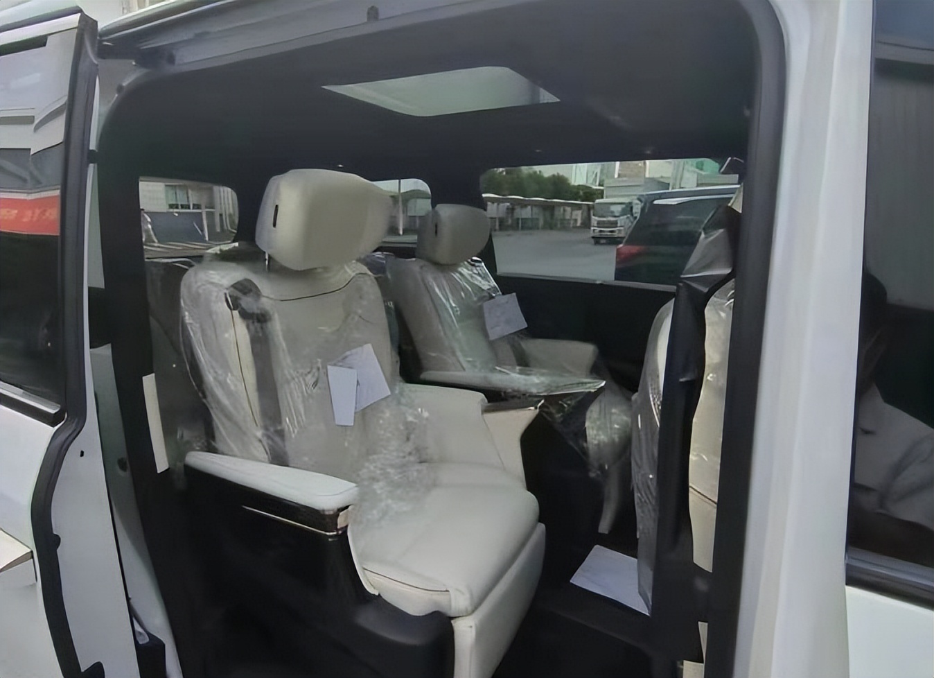 2023款埃尔法最新价格混动,试驾埃尔法2023款混动版