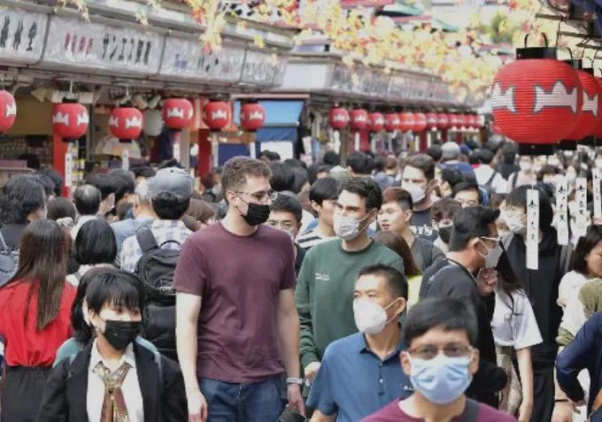 中国游客在日本爆买lv原因,日本游客暴买lv