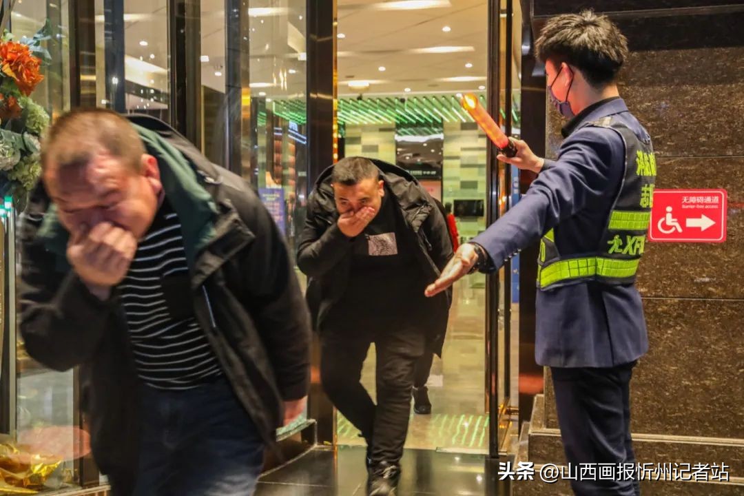 大型商业综合体消防演练任务分工,忻州消防开展无预案拉动实战演练