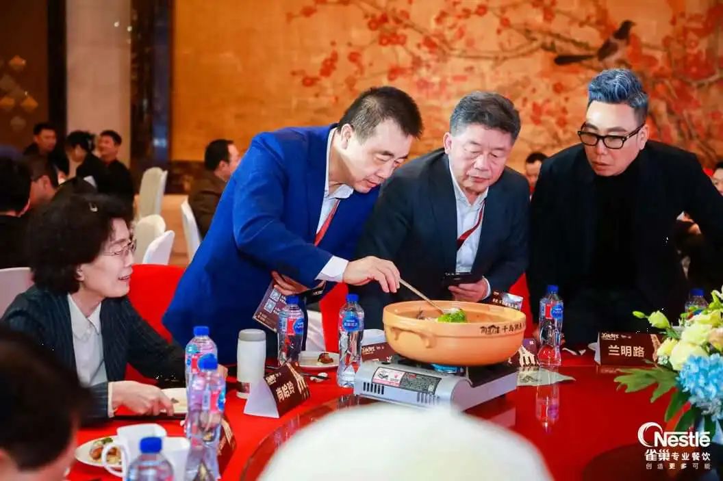 这个穿越中国餐饮周期的长红品牌，又放大招！