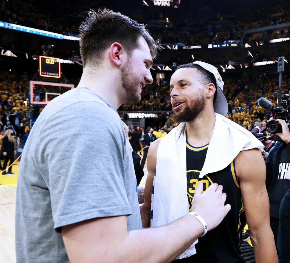 保罗控球第一人,保罗控卫的意识和全场大局观