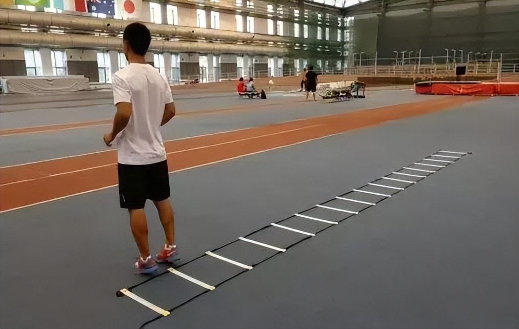 羽毛球专项灵敏步伐训练,羽毛球专项灵敏步法训练
