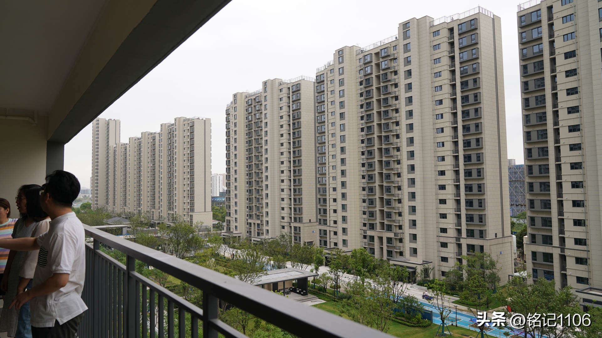 华硕rog夜魔机械键盘哪个轴好,rog魔导士键盘怎么按一下就有灯光