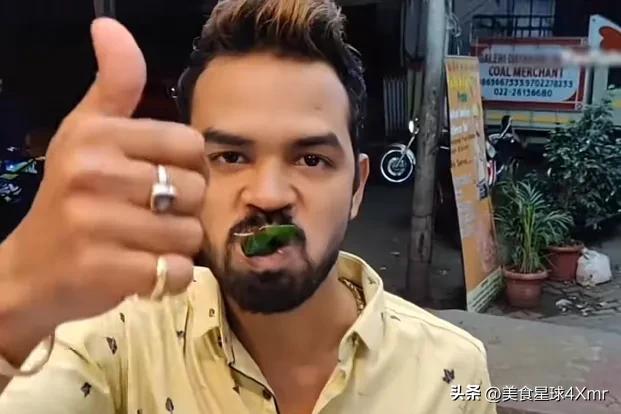 印度小吃吃到嘴里,印度小吃直接放嘴里