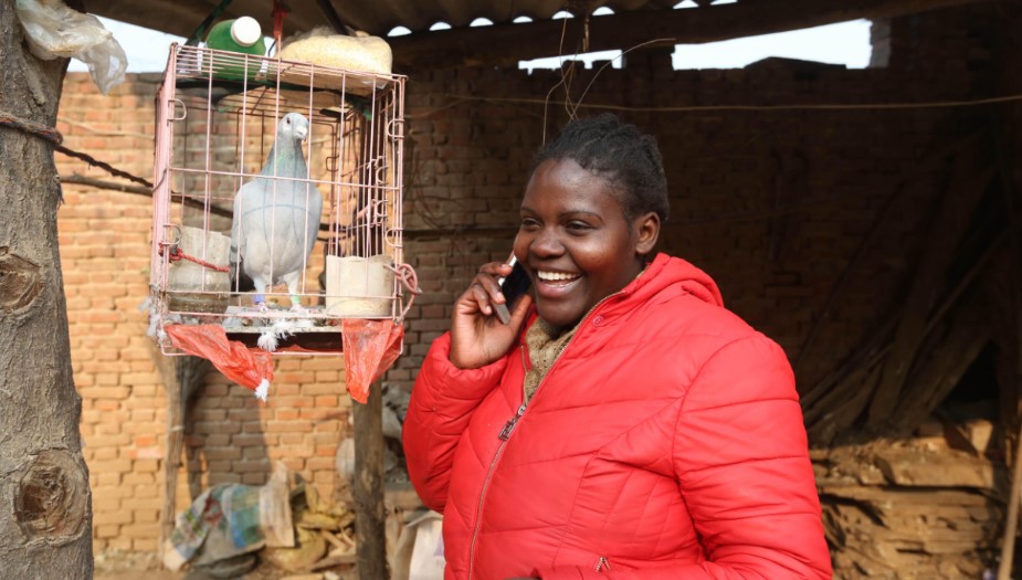 23岁非洲姑娘嫁41岁河南农民，婚后交流全靠比划，如今种花椒致富