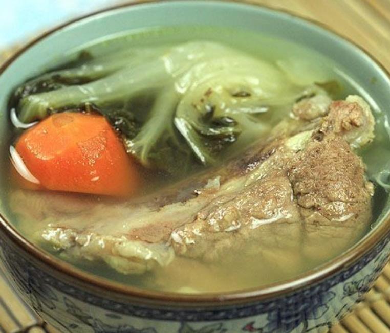 孜然辣酱鸡头的家常做法,一家三口自制红烧鸡头