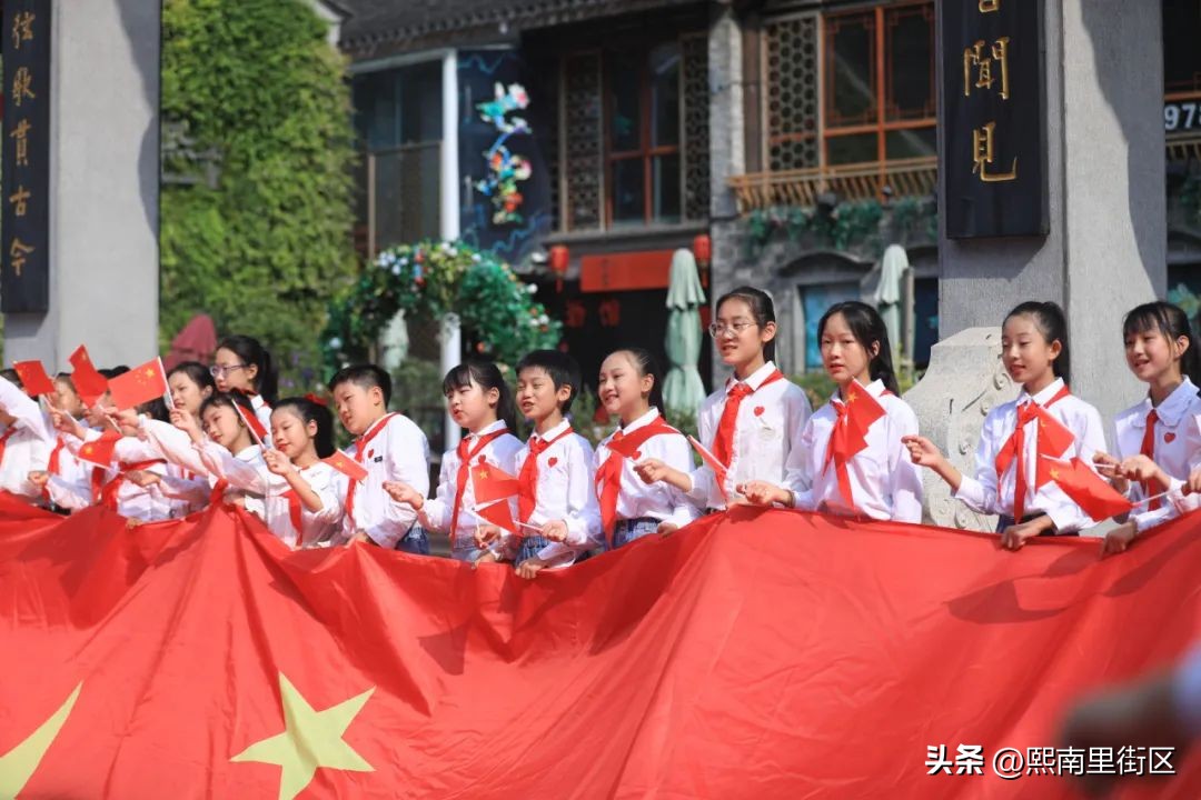 小学迎国庆快闪歌唱祖国,快闪庆祝祖国生日小学生