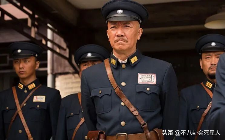 油头粉面演军人,油头粉面就别演警察了