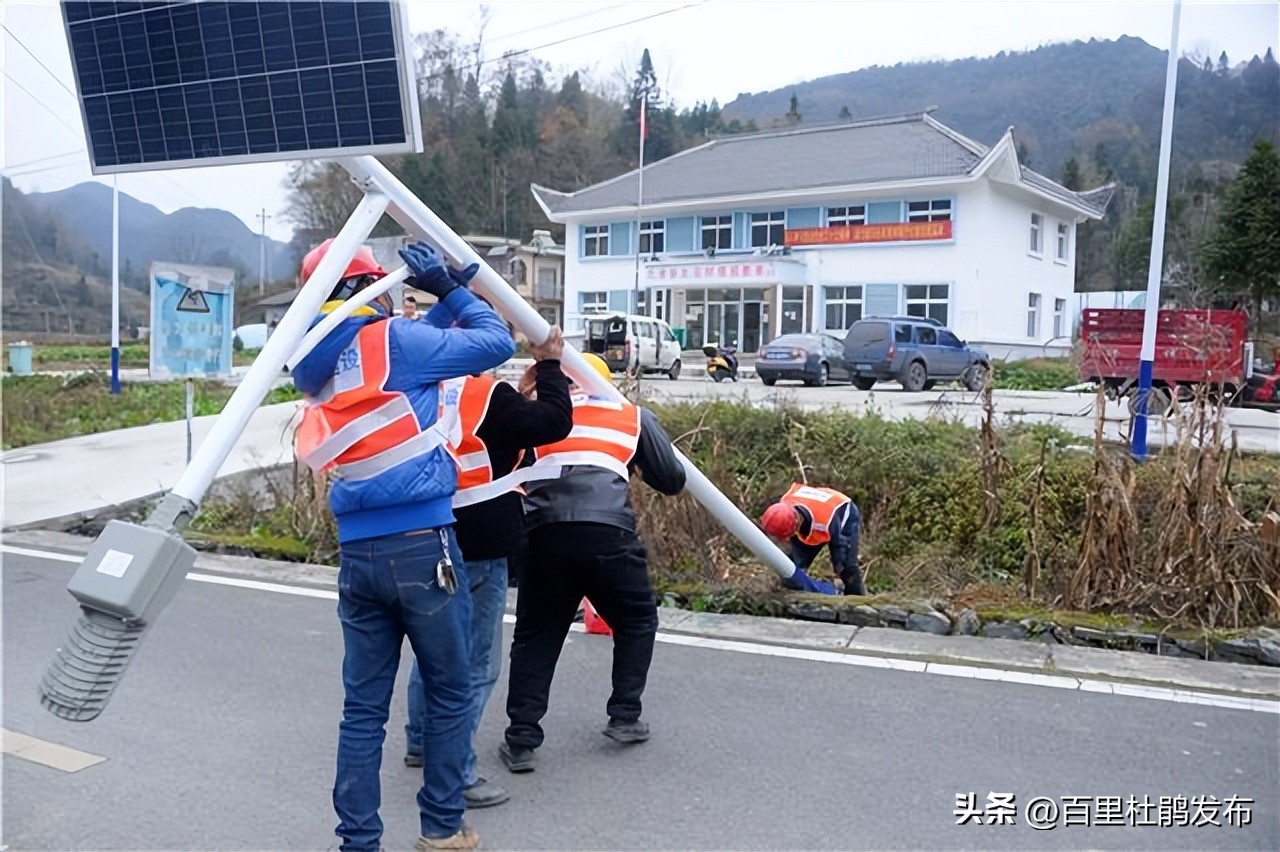 太阳能路灯照亮农村建设,为贫困村安装太阳能路灯
