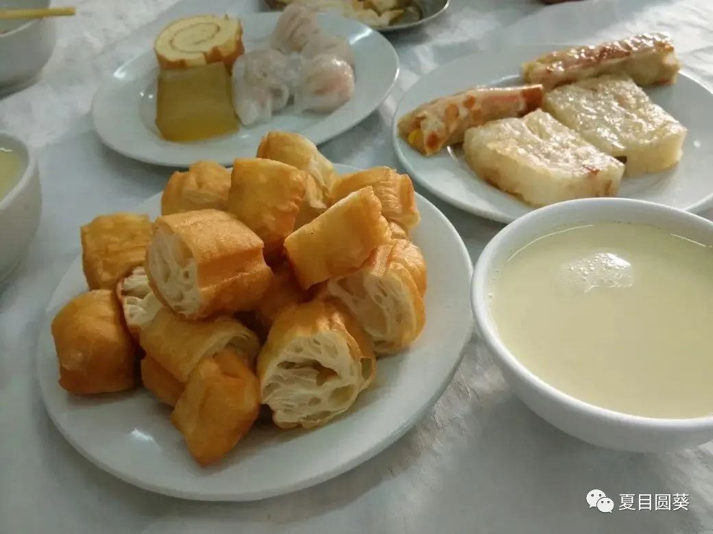 梧州特产冰泉豆浆400字,梧州骑楼老街美食冰泉豆浆