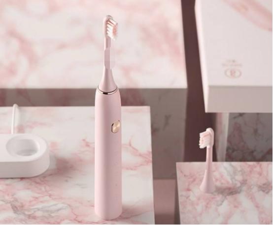 电动牙刷怎么选揭秘三大隐患风险,孩子用电动牙刷有哪些危害