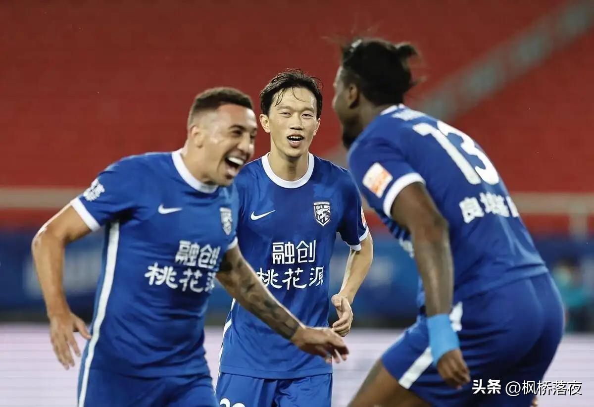 8球9助！能够替代武磊的男人出现了！29岁前苏宁飞翼越来越完美