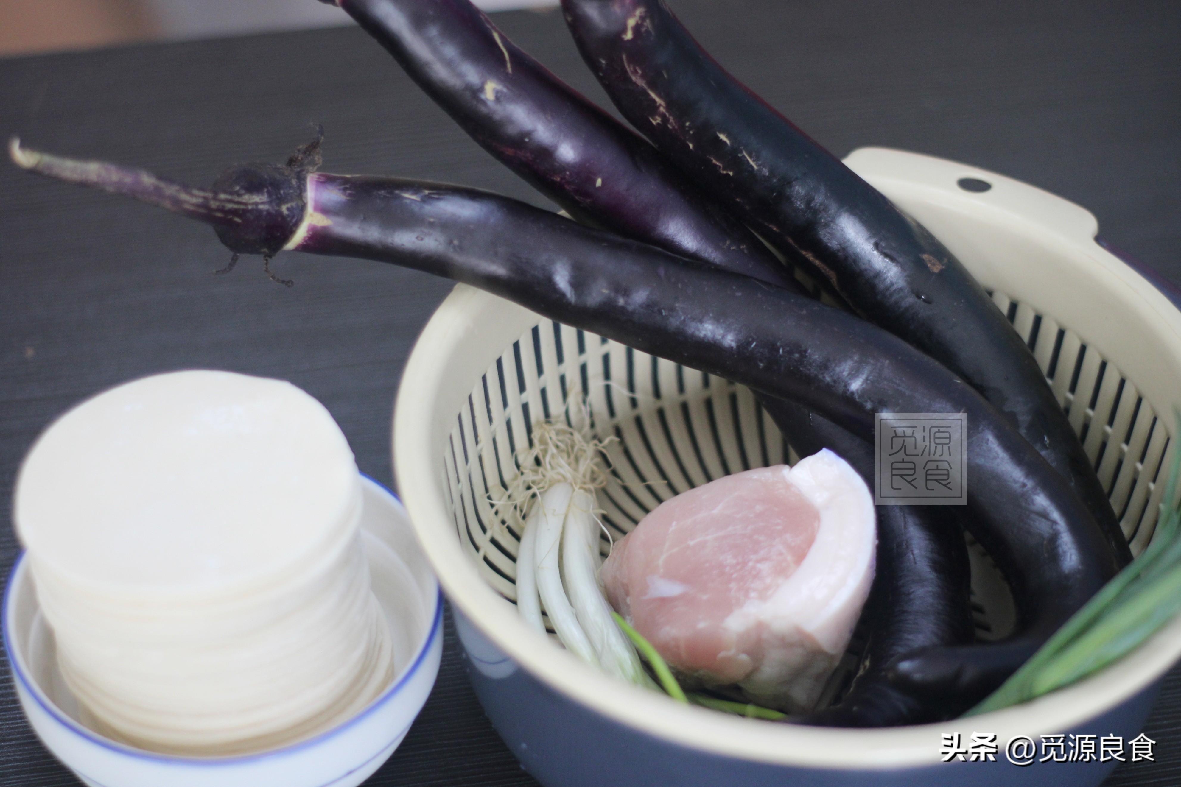 茄子韭菜鸡蛋饺子素馅的正宗做法,茄子丝瓜韭菜鸡蛋馅饺子