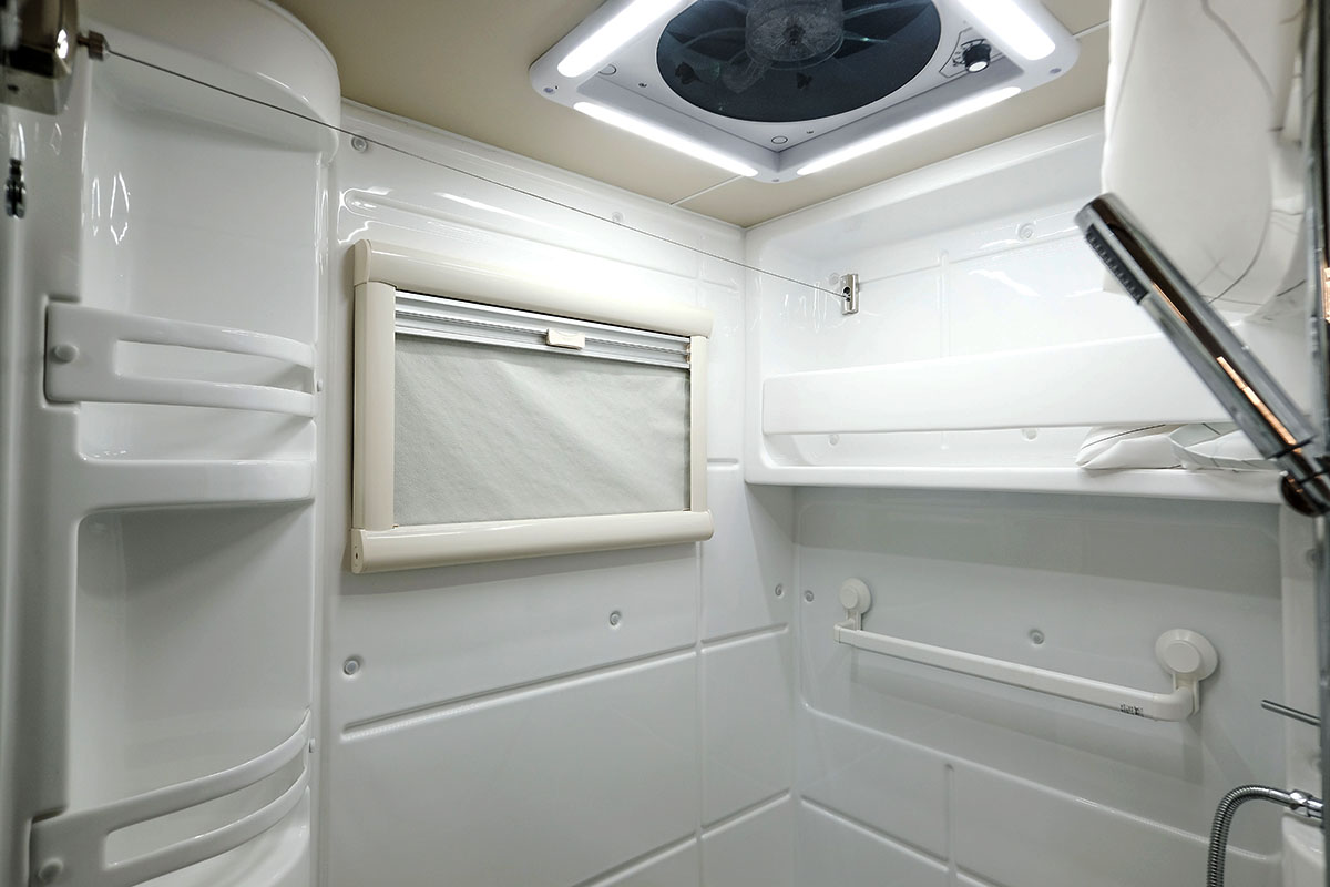 可在城市代步又可旅行的t型房车,中轴低顶b型15万左右房车推荐