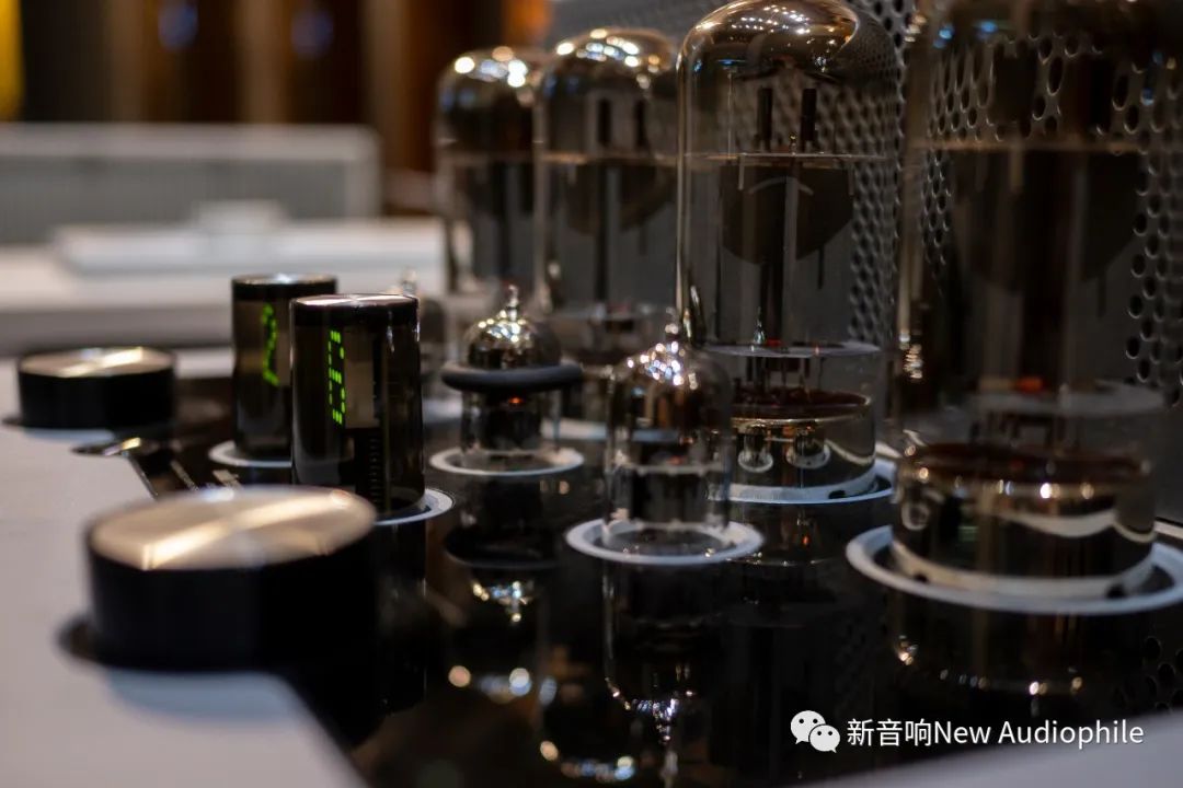 生动大气、温暖细致、回味绵长AudioResearchI/50电子管合并功放