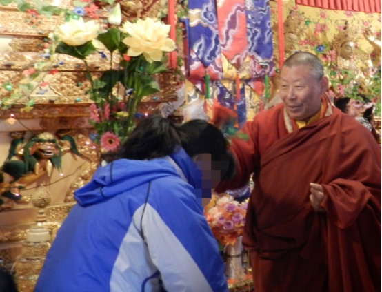 “假活佛”王兴夫：10年骗2亿，毒誓控制女弟子，被捕时自扇耳光