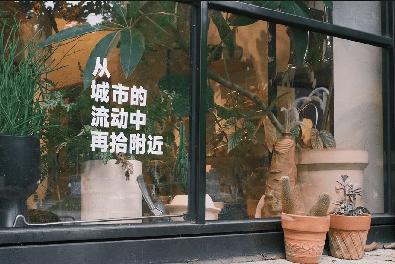 佛山70后老板打造300平书店弧形落地窗美翻了