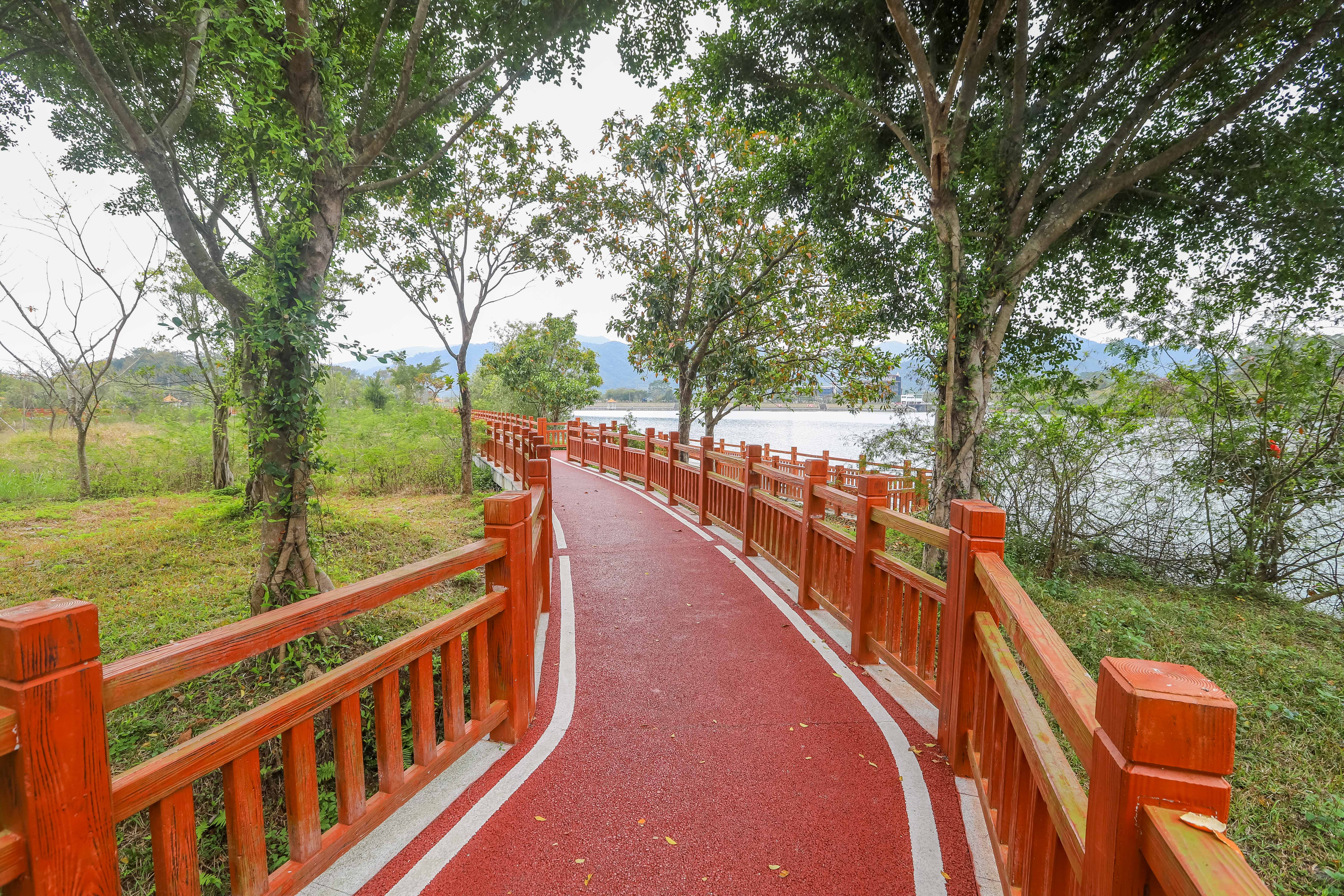 距离九寨沟不远的景点,距广州一千公里的地方