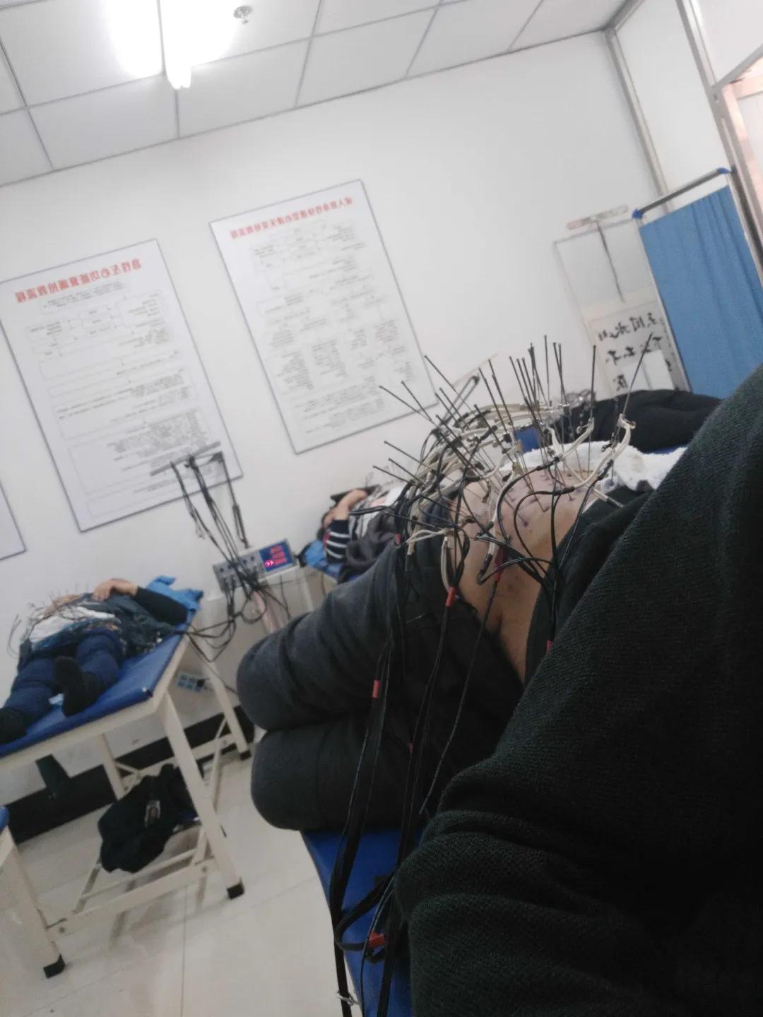 我的腰突为什么越治越痛,我的腰一弯就痛是怎么治疗