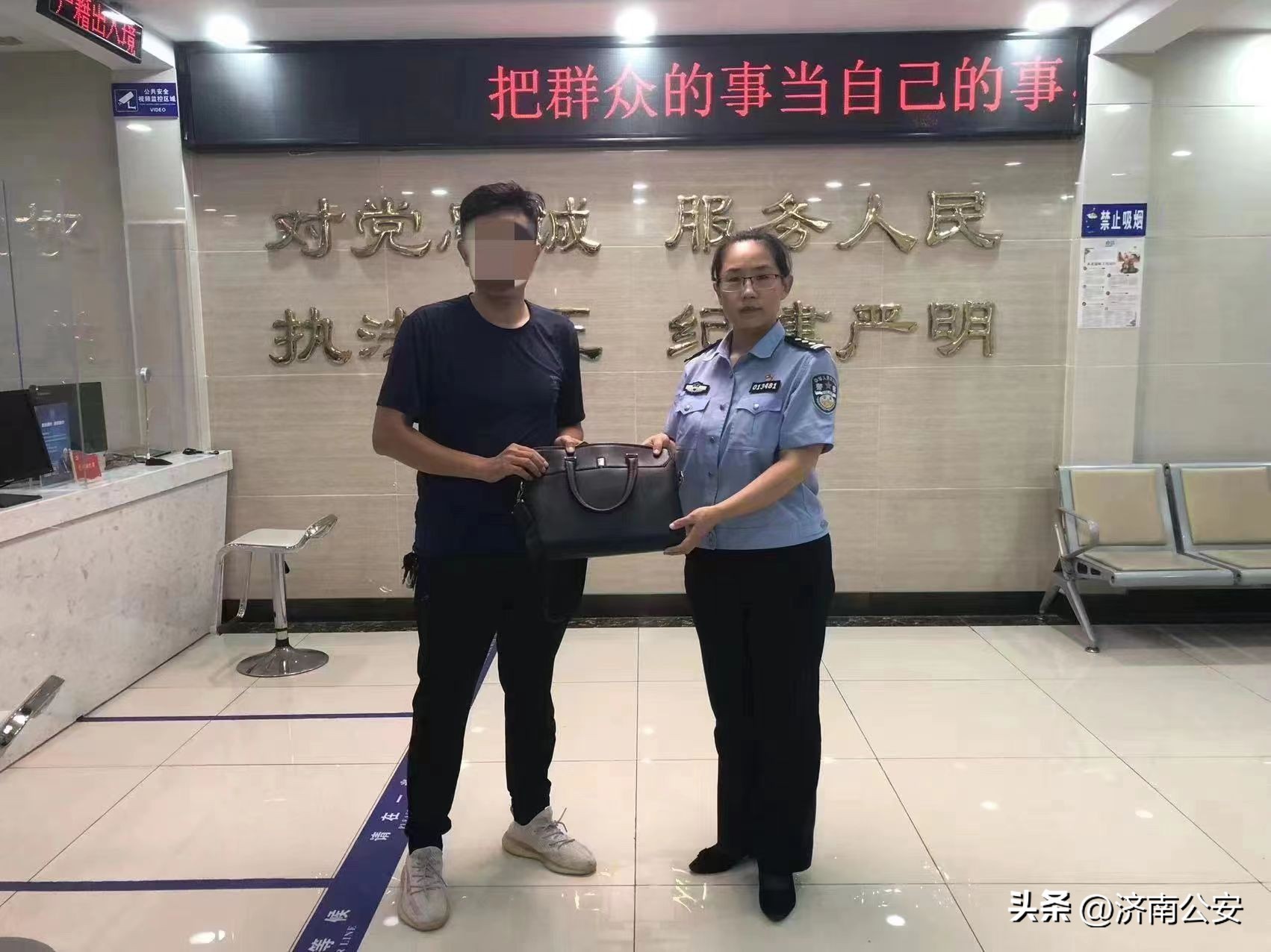 “我的手机在哪里？”“我的钱包在哪里？”“我的证件在哪里？”找一找下面有没有你的影子