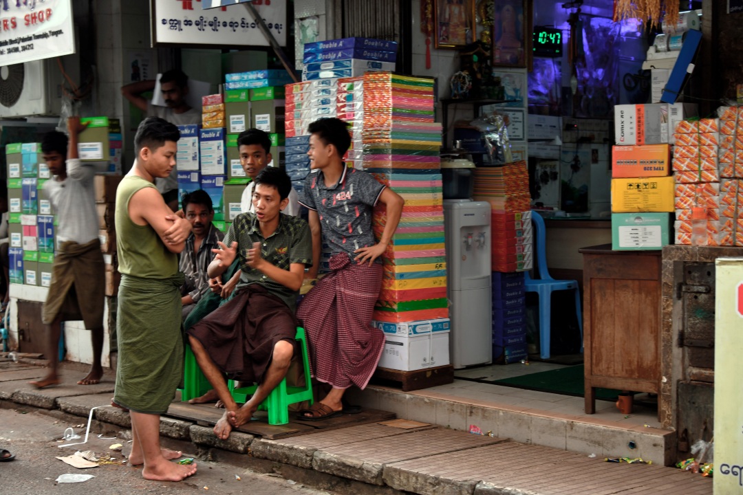 缅甸笼基筒裙,缅甸美女为何都爱穿筒裙