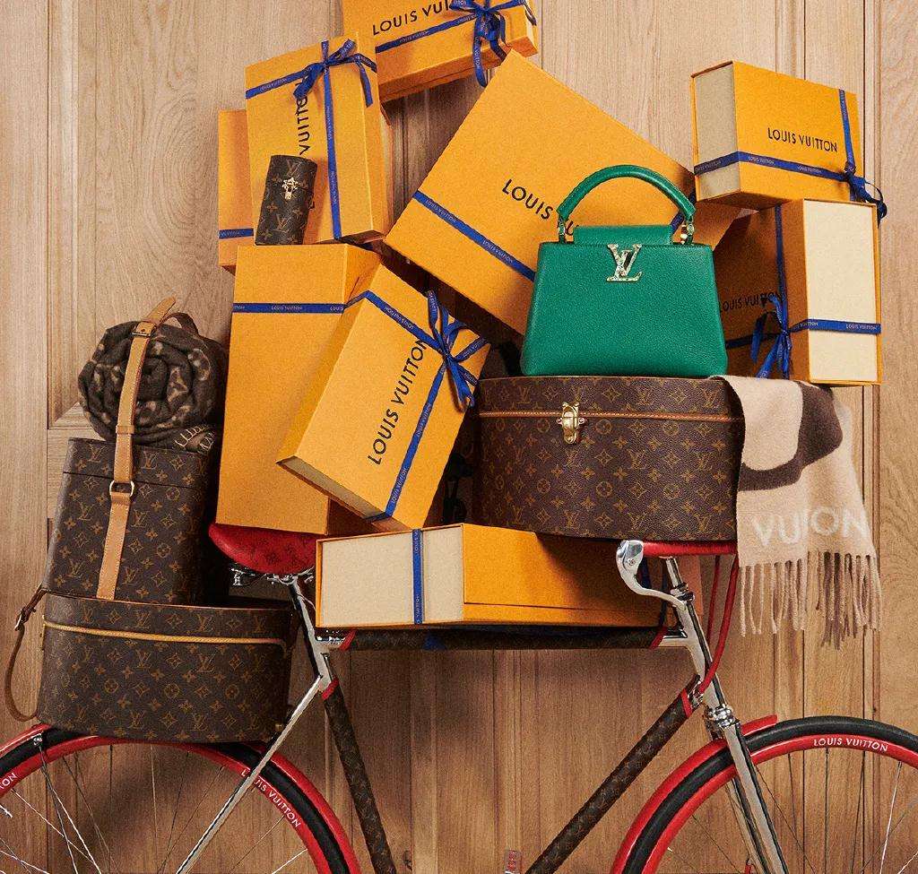 阿迪耐克格局变了，以前“人脚一双”，中国年轻人不再买账？