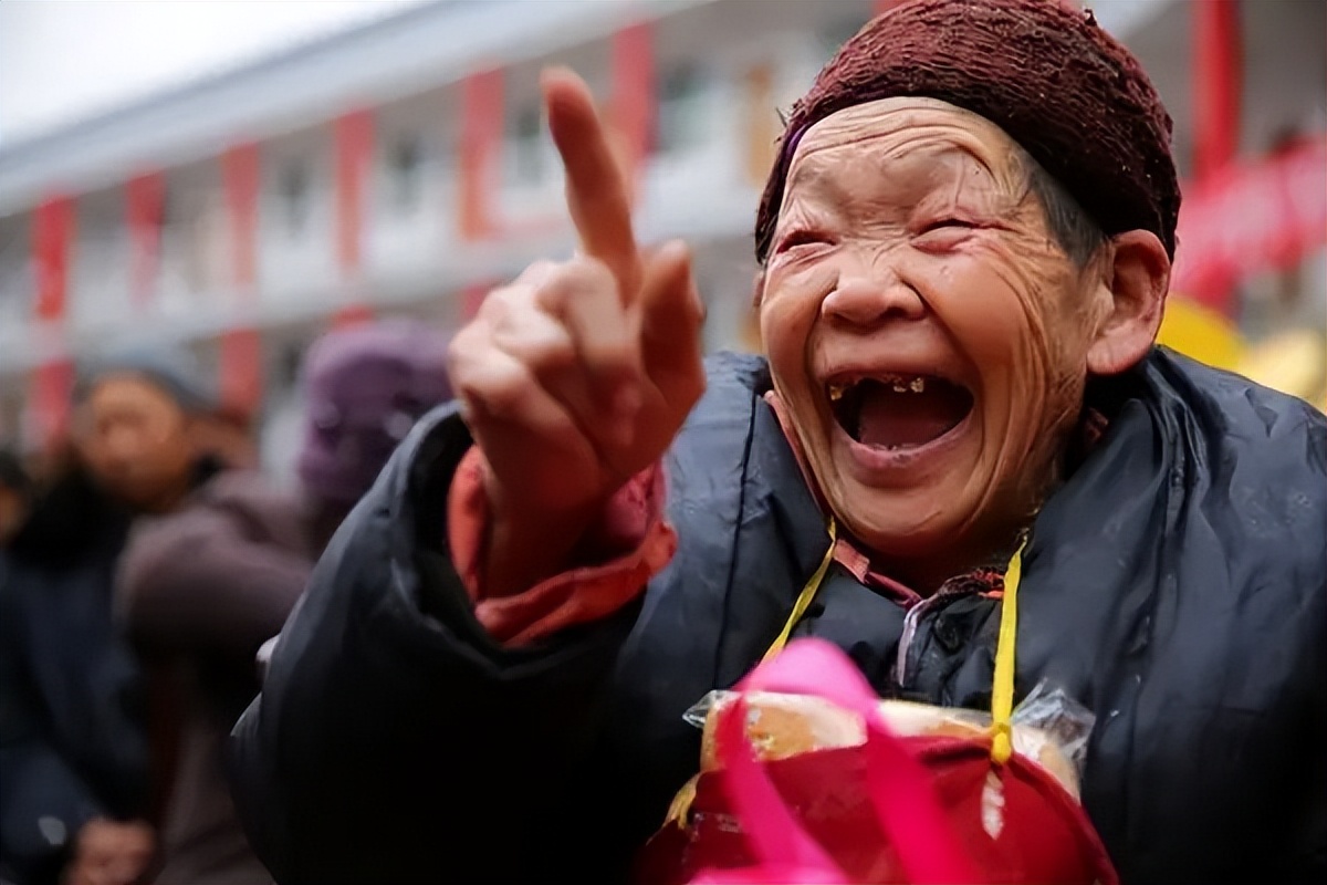 年轻人也可以每天坚持走路锻炼,长期坚持走路对身体有什么好处