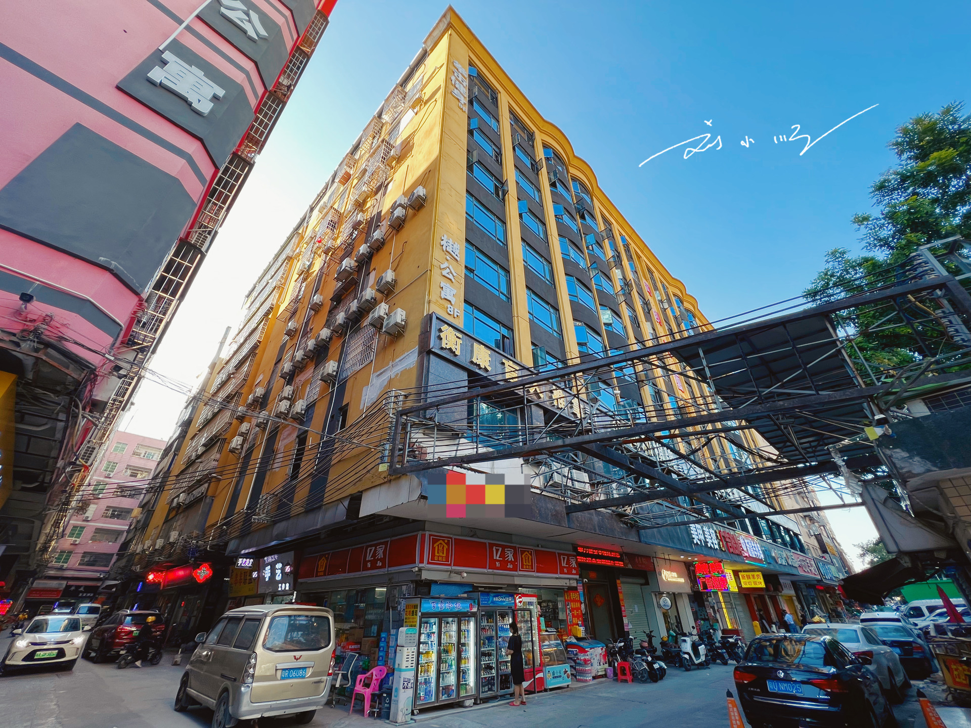 广州市白云区这个城中村,就在南方医院斜对面,商铺很多还很热闹