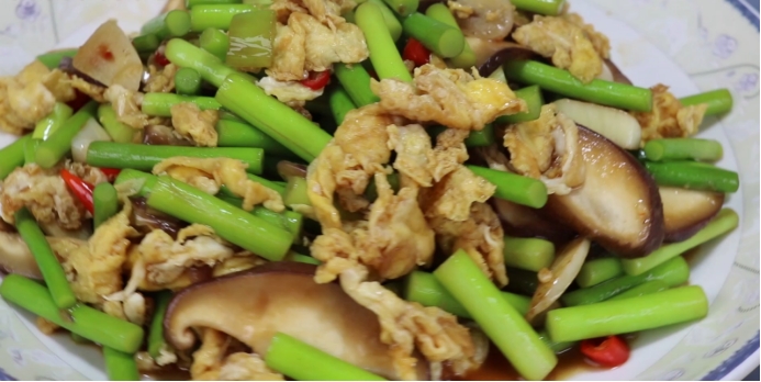 炒蒜苔最忌讳焯水和直接炒,蒜苔必须焯水才能炒吗