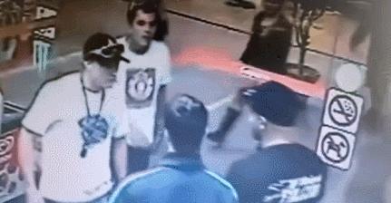 职业拳击手跟普通人打架,职业拳击手被混混打死