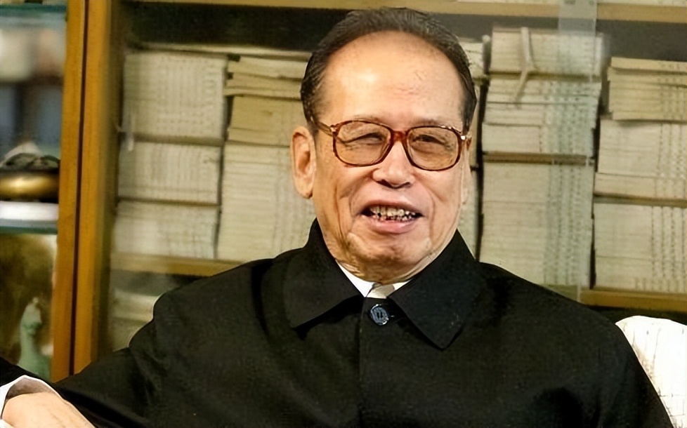 英国未从香港拿钱?外交部原副部长:香港回归前英国每年拿走千亿