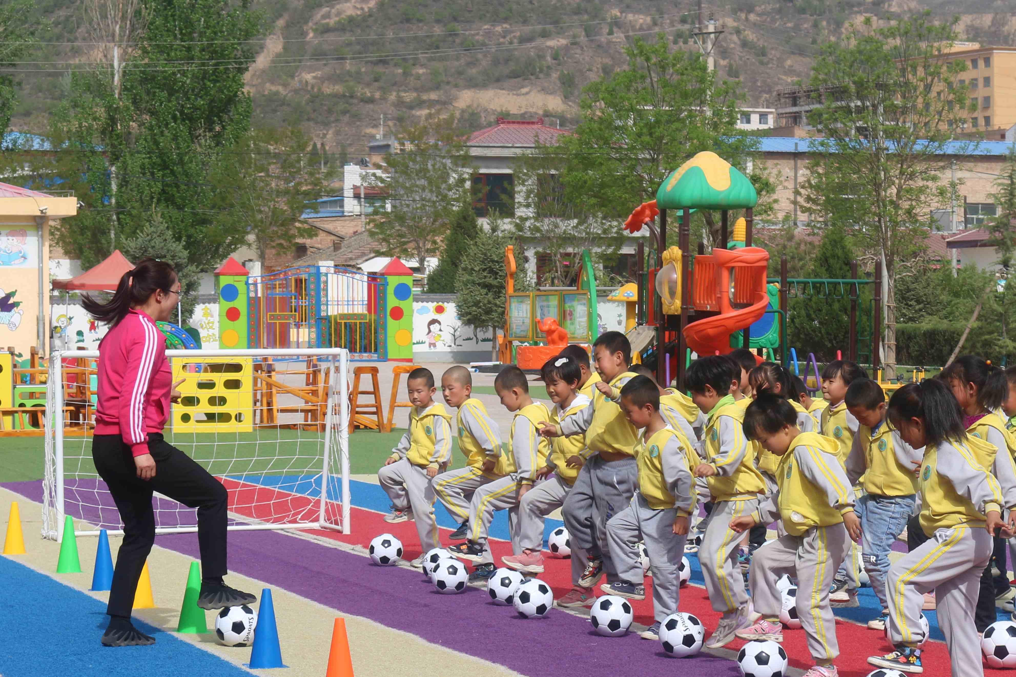 快乐引领，“足”够精彩——甘肃庆阳市“全国足球特色幼儿园”探访
