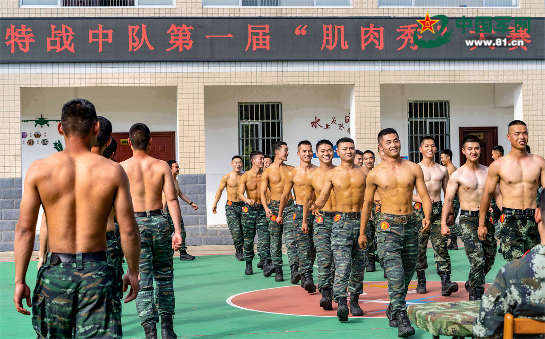 武警部队肌肉秀表演,特警队肌肉秀视频