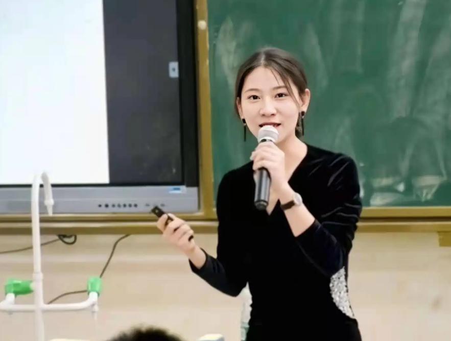 这是仙女老师，上课没有迟到和请假现象，学生的出勤率百分之百