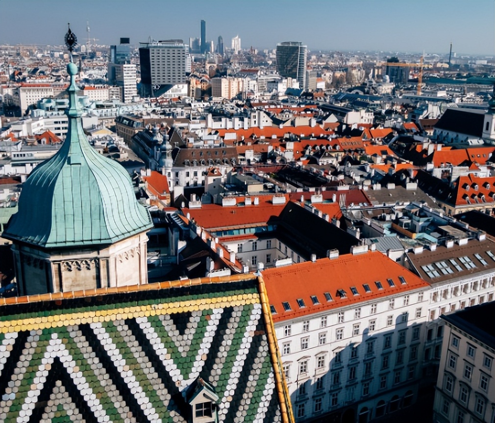 楼顶漏水怎样找漏水源头在哪,客厅楼顶漏水怎么找到漏水位置