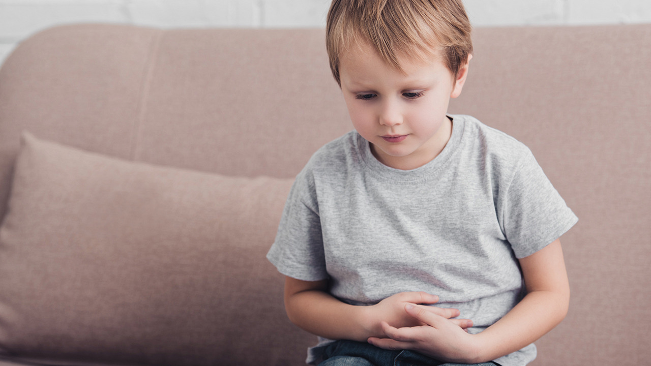 小孩不到10分钟就尿一次正常吗,孩子尿尿来不及直接尿了是有病吗