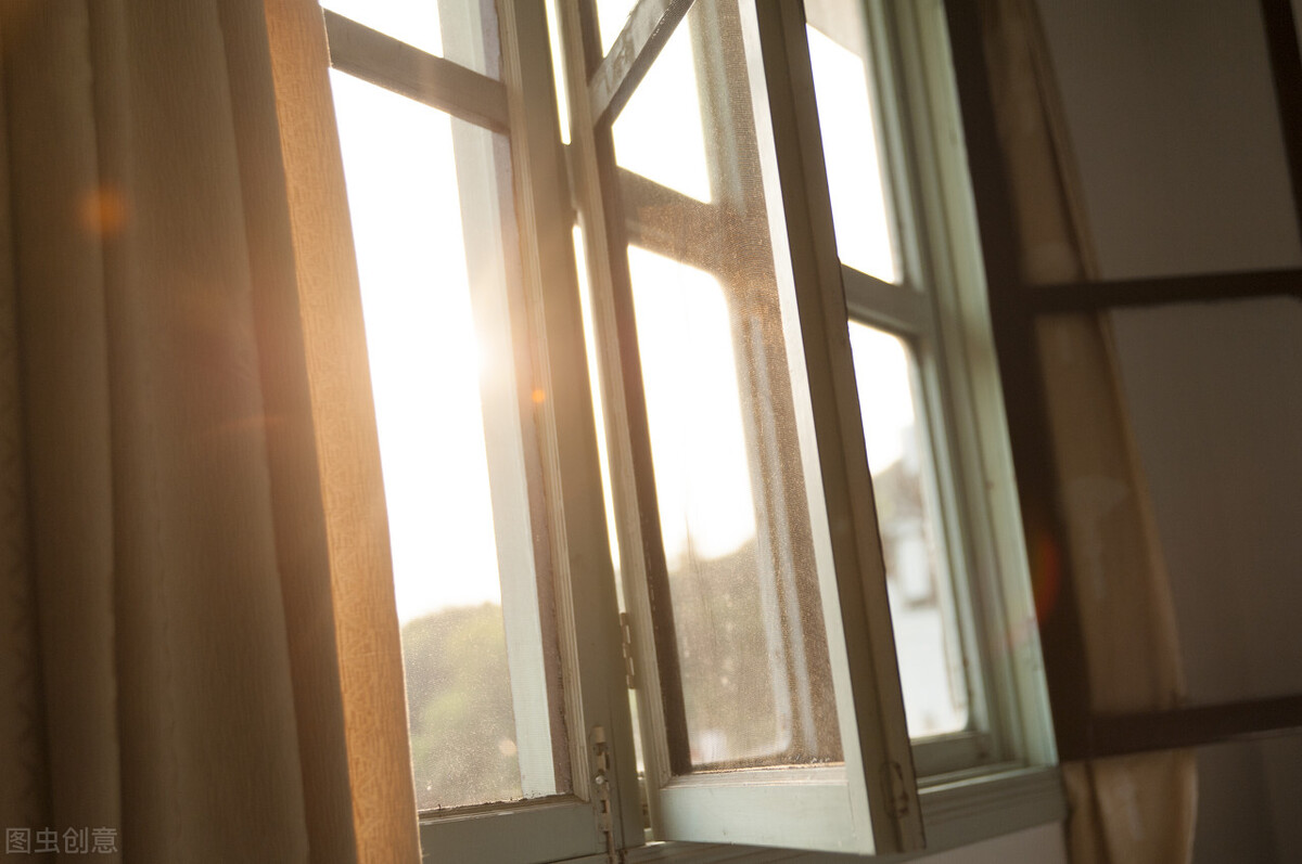 我的八字弱，母亲给做了桃树枝的红布包包