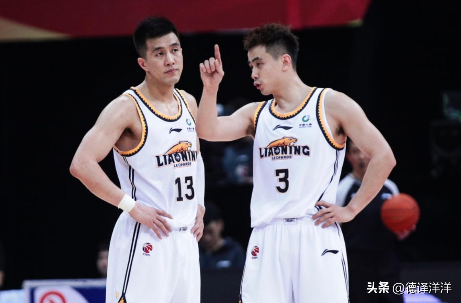 辽宁后卫气急败坏！落后时拳打队友，明显拉人却不犯规！