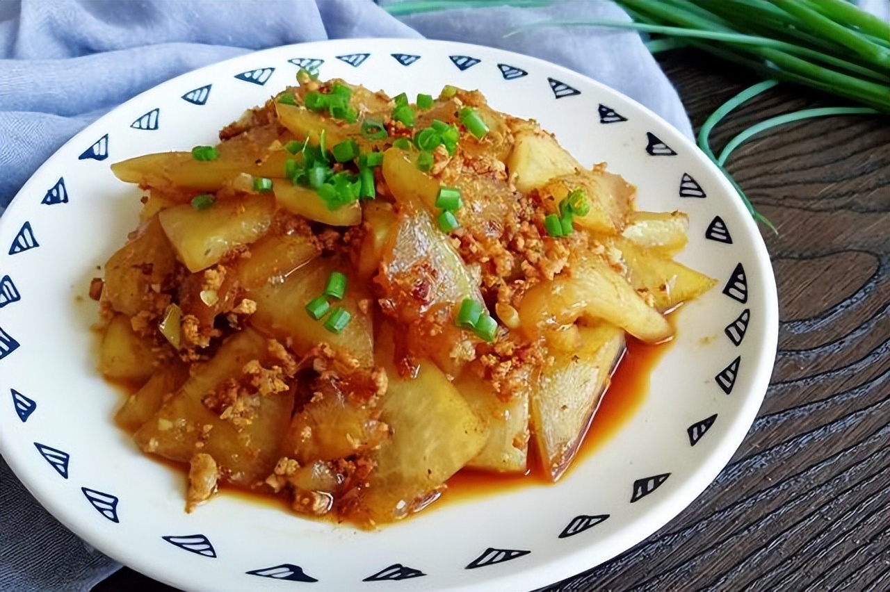 冬月已到来，提醒中老年人：吃猪肉不如常吃“4冬”，进补又解馋