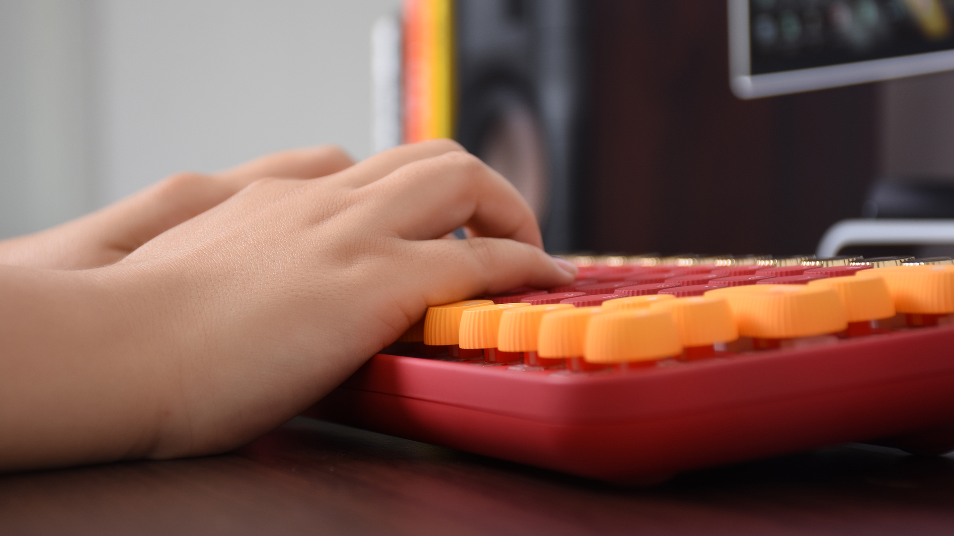 雷柏ralemopre5姹紫嫣红版,雷柏ralemopre5圣诞版机械键盘