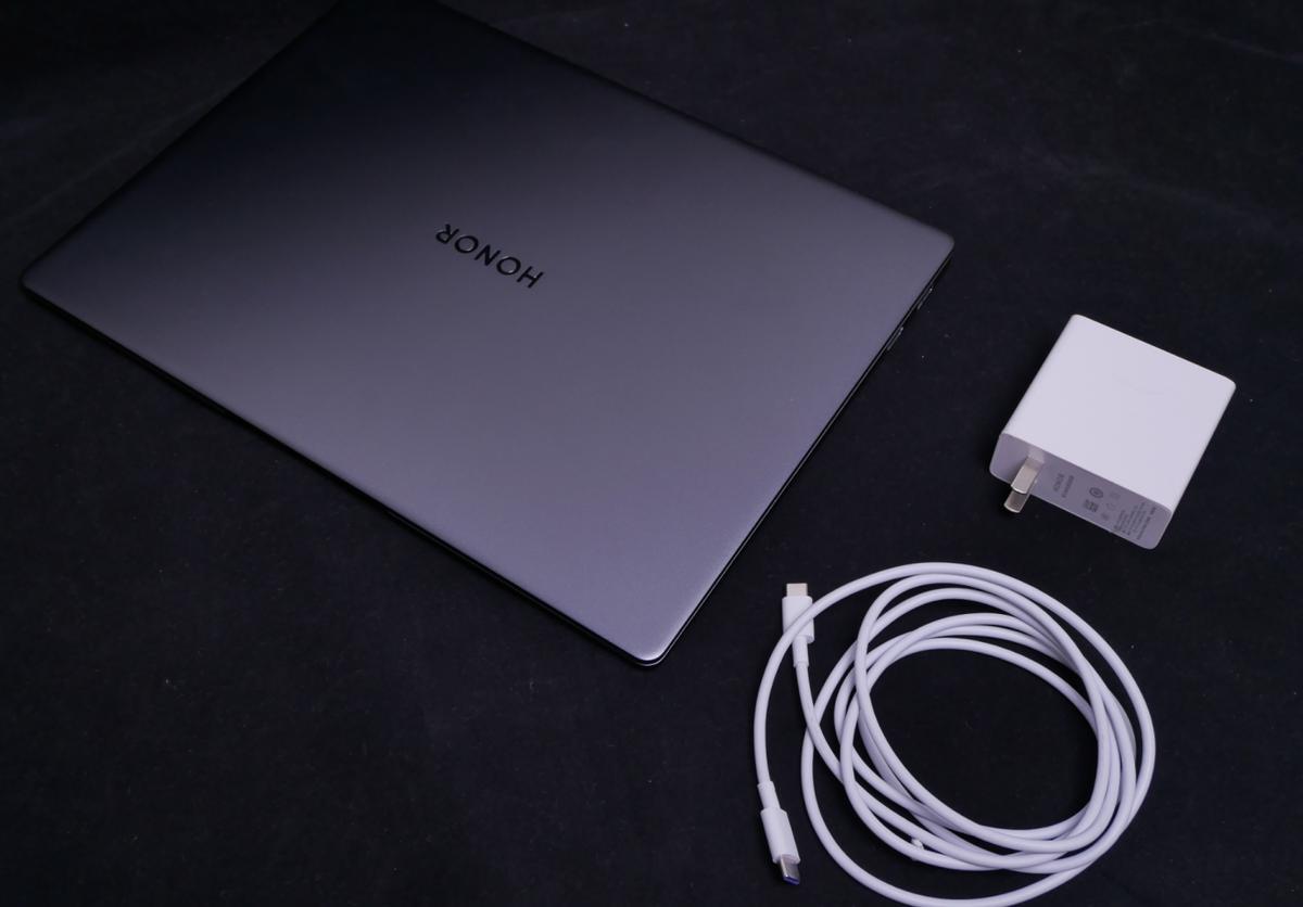 用一句话形容荣耀magicbookv14,2022款和2022款荣耀magicbook14