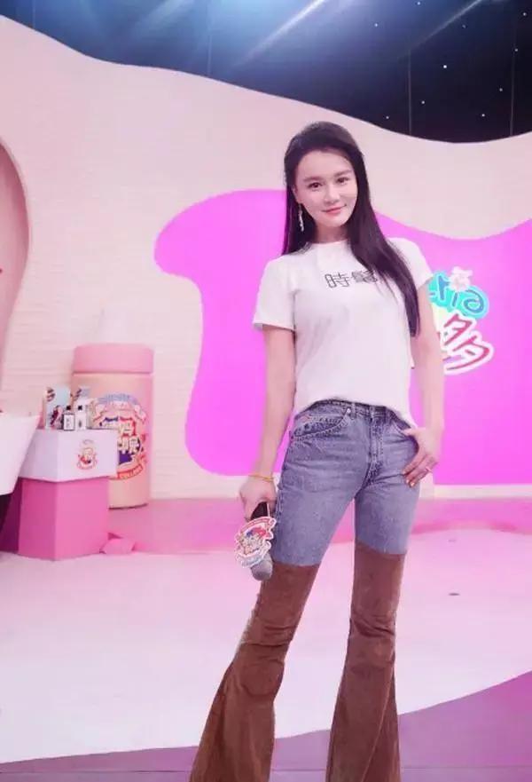 大妈时尚变身,中国大妈们的标配墨镜丝巾