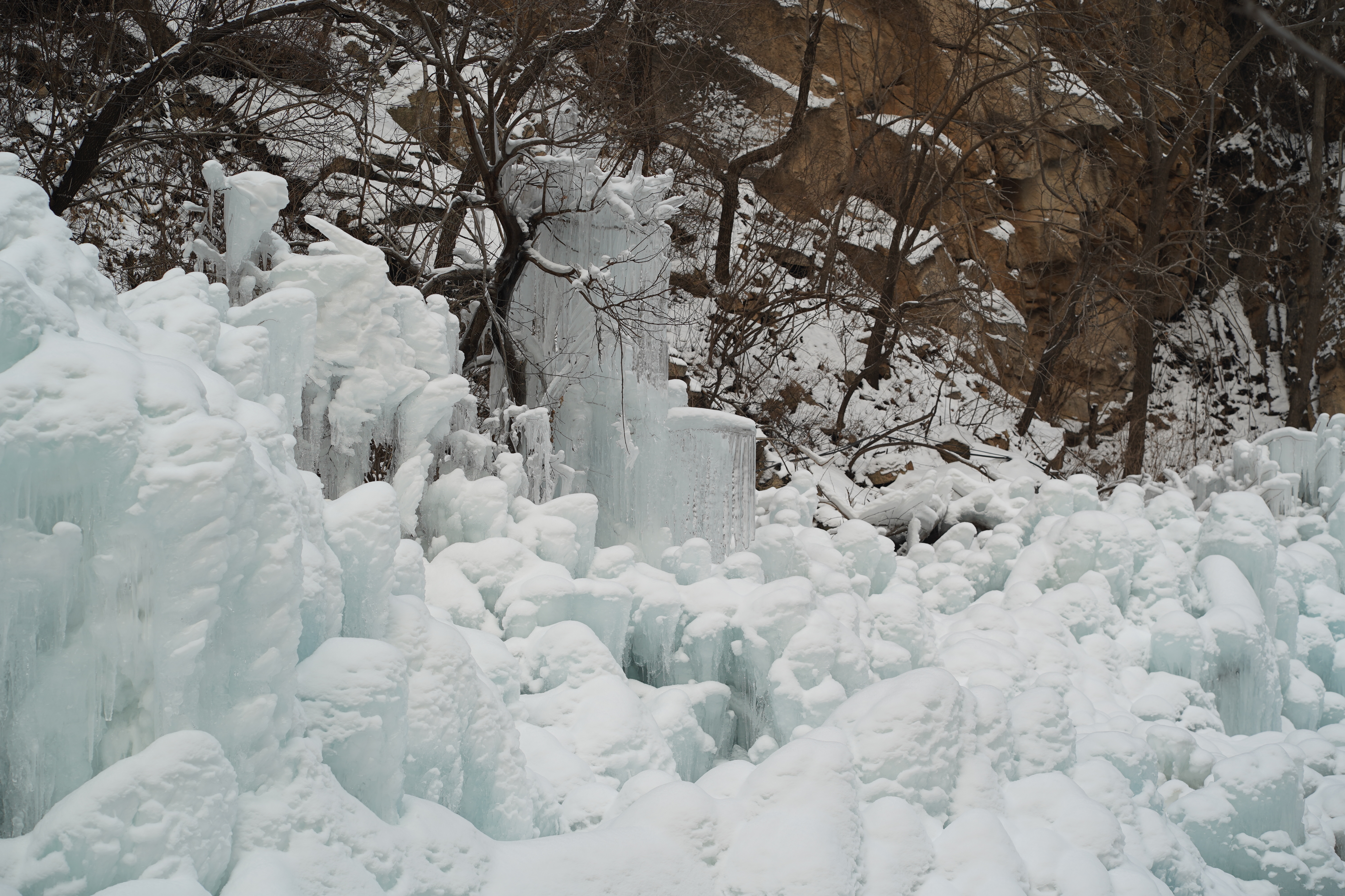 黑龙潭的景区特色,黑龙潭水下神秘洞穴