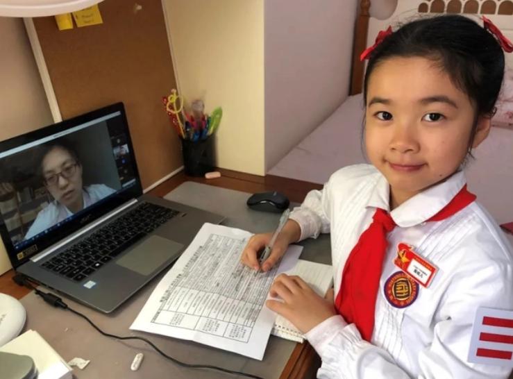 小学生“卷王版”简历火了,雅思近满分的英语能力,履历叫人称奇