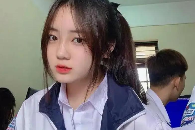 上体育课时女生自认很尴尬的行为，男生却心生好感，尤其第二个