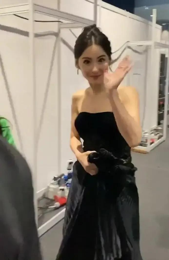 谢霆锋王菲同台大湾区播出时间,谢霆锋王菲露面视频