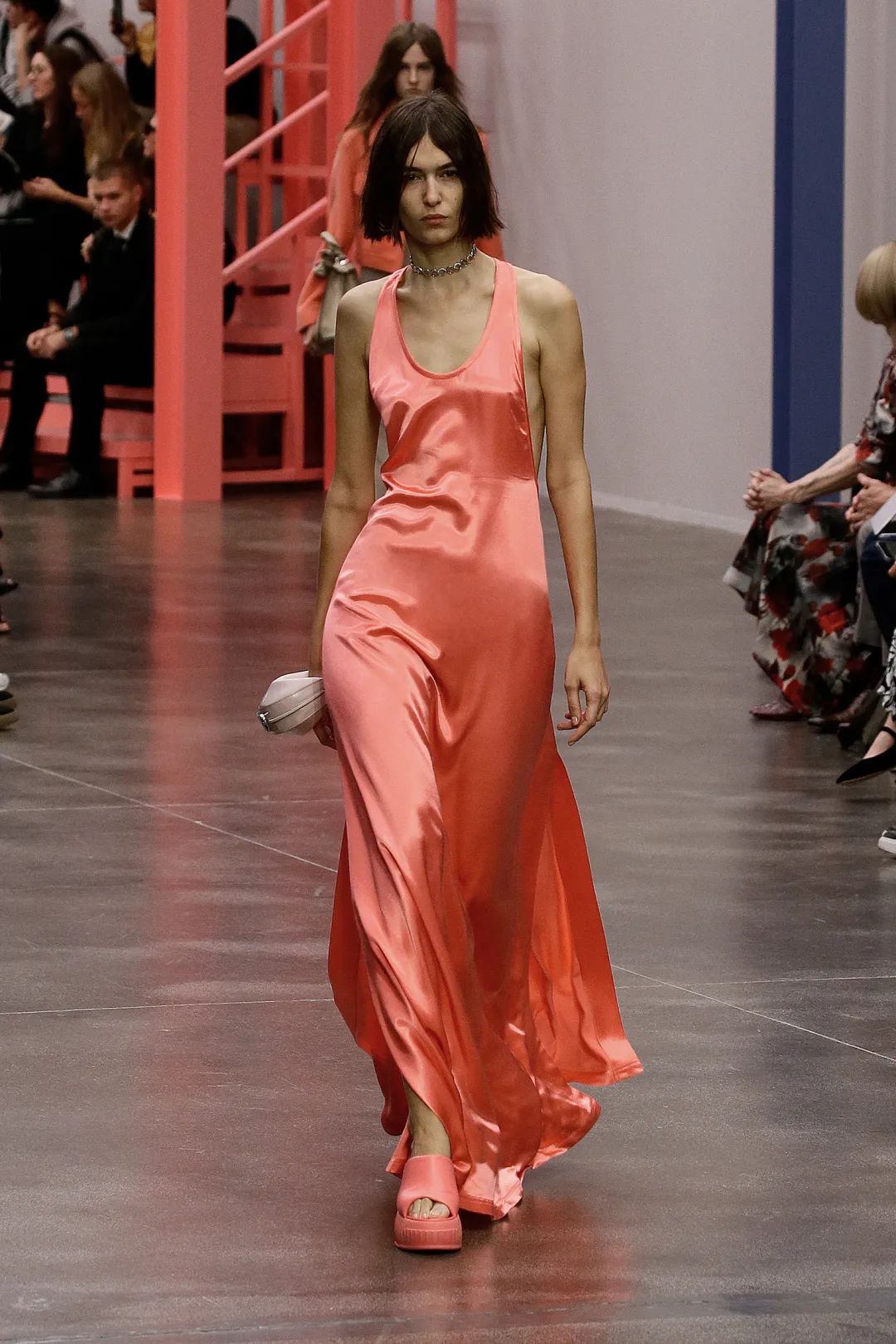 米兰时装周入选前十唯一华人,米兰时装周第一排坐的谁