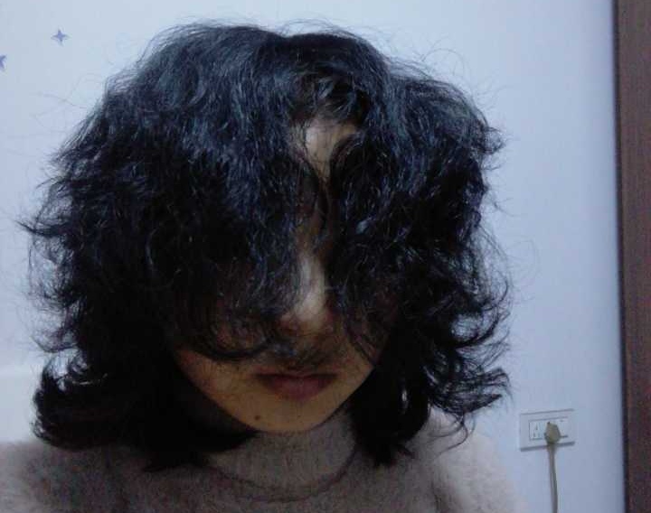 为何有人头发天生自然卷？看看不想让它卷的办法