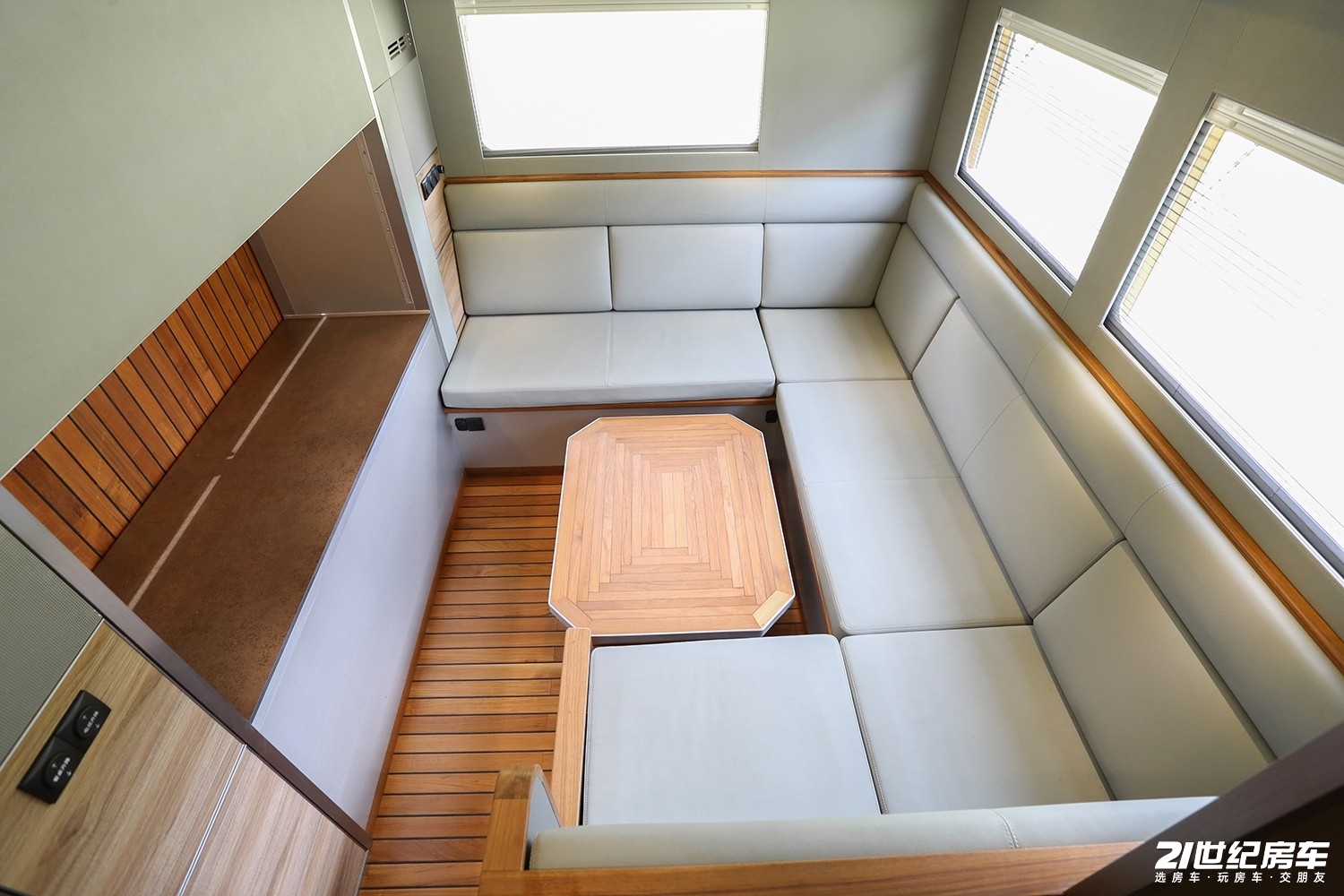 重卡房车和轻卡房车对比,大型皮卡房车对比重卡房车