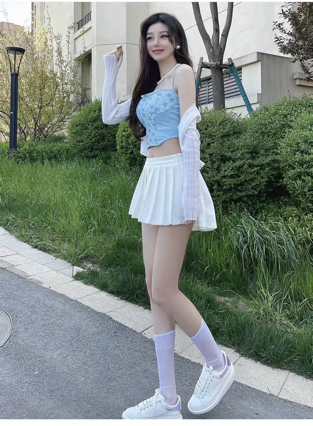 白色牛仔裤配什么颜色针织开衫,针织开衫白色和黑色哪个好看